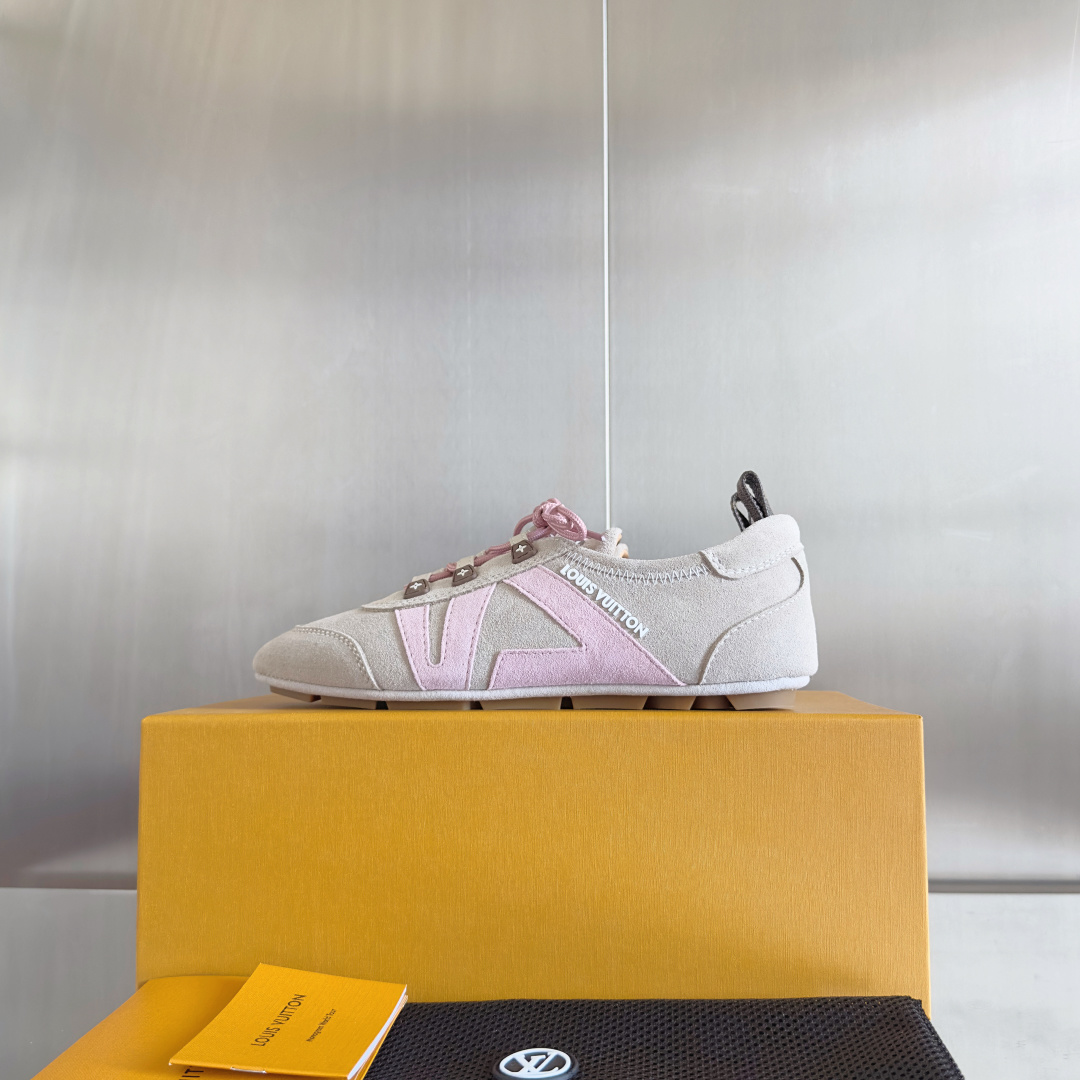 顶级版本:女款
LV路易威登 L家 驴牌 最新Sneakerina系列 情侣款 芭蕾运动鞋 德训鞋 休闲