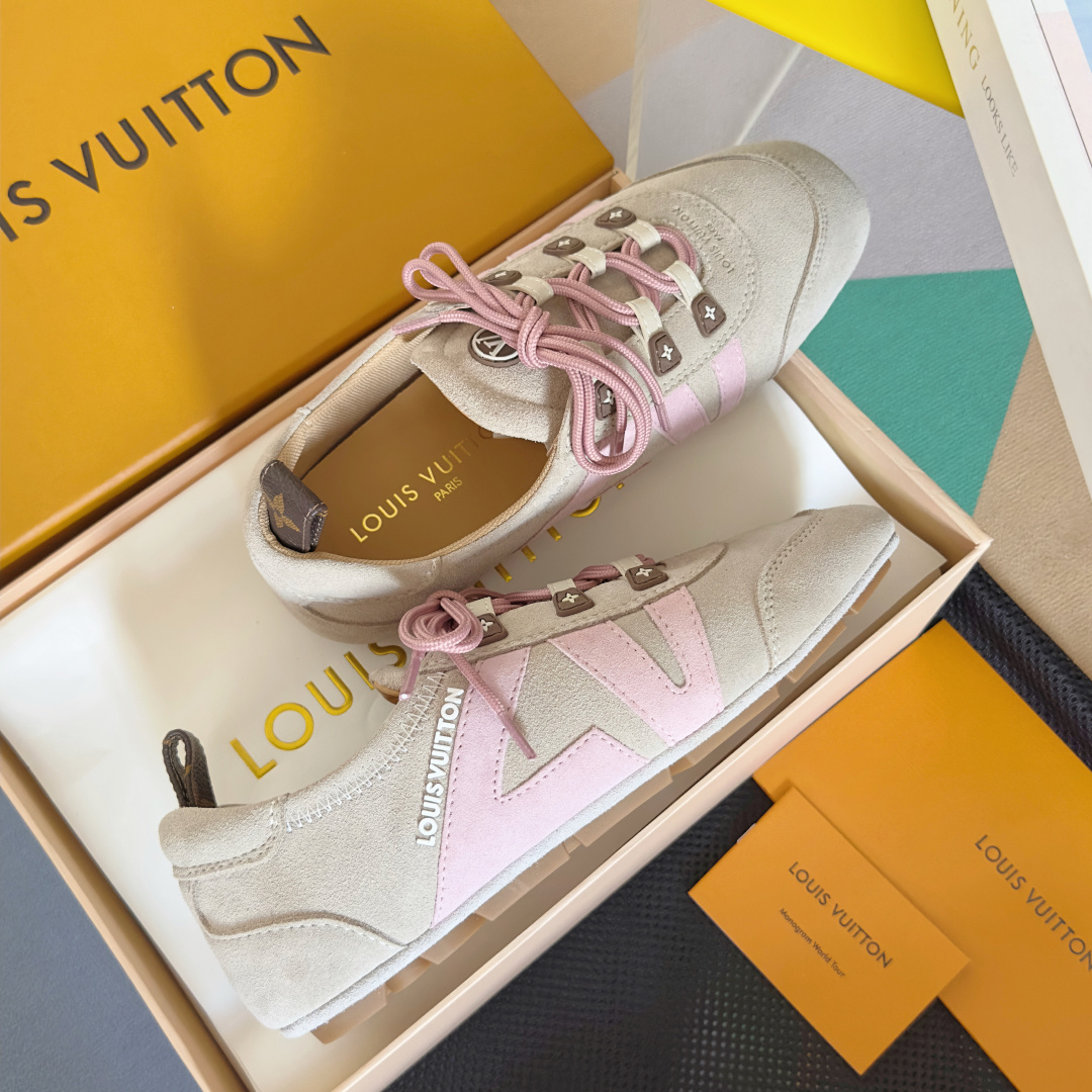顶级版本:女款
LV路易威登 L家 驴牌 最新Sneakerina系列 情侣款 芭蕾运动鞋 德训鞋 休闲