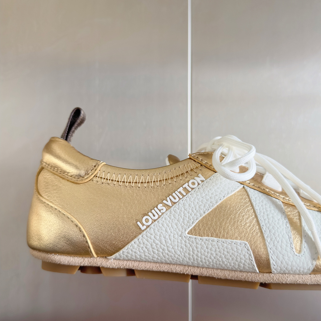 顶级版本:女款
LV路易威登 L家 驴牌 最新Sneakerina系列 情侣款 芭蕾运动鞋 德训鞋 休闲