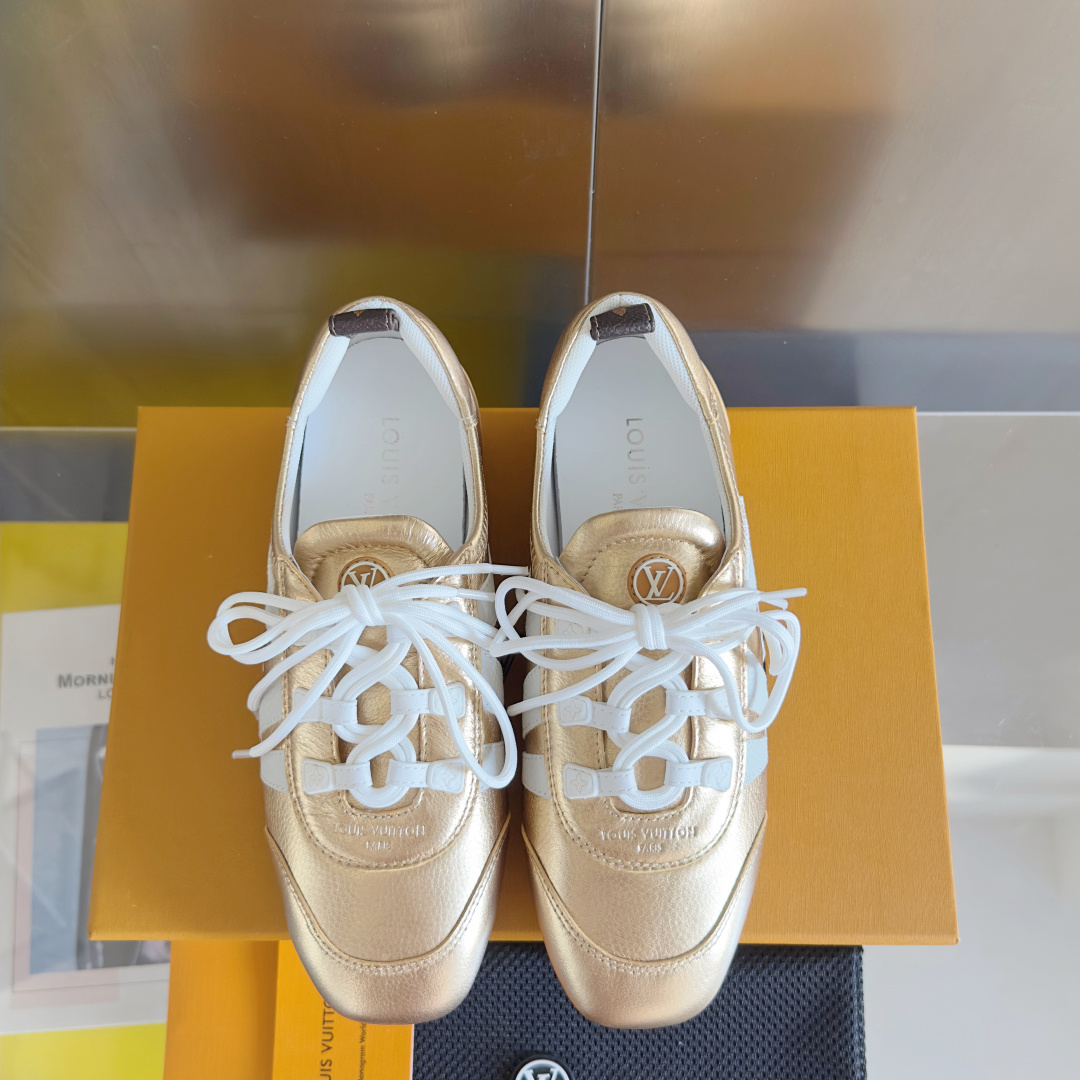 顶级版本:女款
LV路易威登 L家 驴牌 最新Sneakerina系列 情侣款 芭蕾运动鞋 德训鞋 休闲