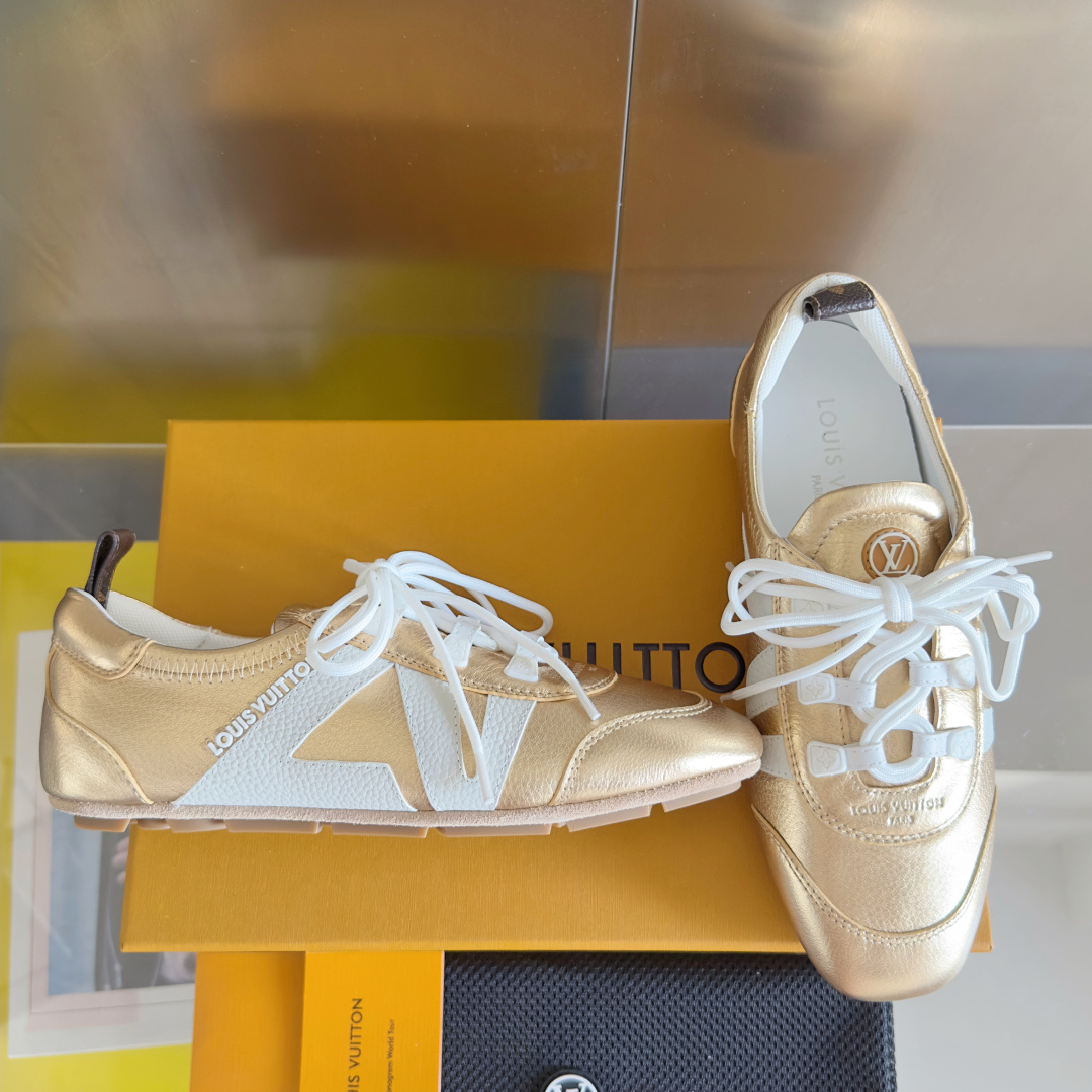 顶级版本:女款
LV路易威登 L家 驴牌 最新Sneakerina系列 情侣款 芭蕾运动鞋 德训鞋 休闲