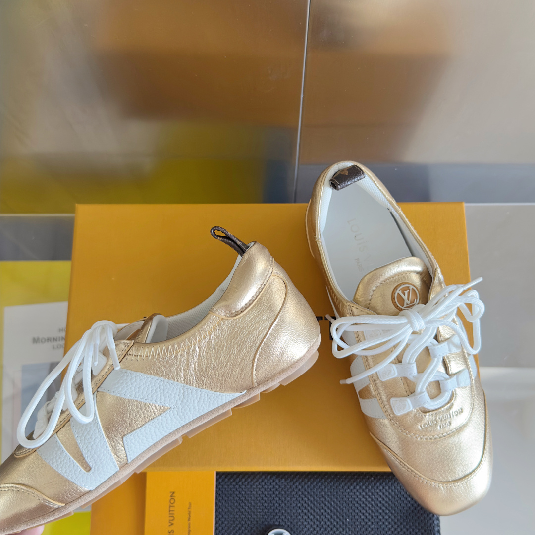 顶级版本:女款
LV路易威登 L家 驴牌 最新Sneakerina系列 情侣款 芭蕾运动鞋 德训鞋 休闲