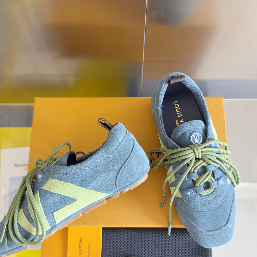 顶级版本:女款
LV路易威登 L家 驴牌 最新Sneakerina系列 情侣款 芭蕾运动鞋 德训鞋 休闲