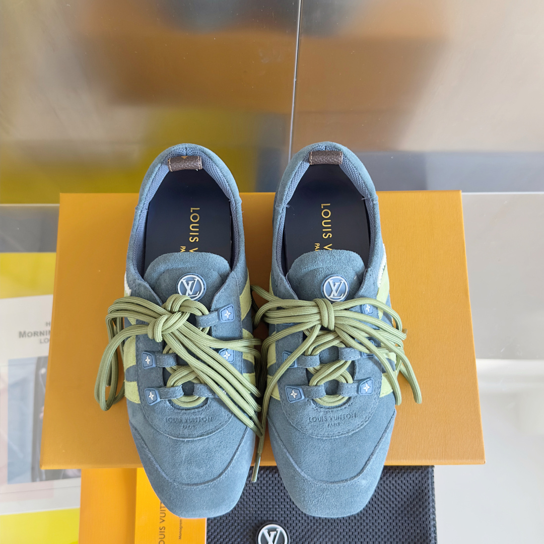 顶级版本:女款
LV路易威登 L家 驴牌 最新Sneakerina系列 情侣款 芭蕾运动鞋 德训鞋 休闲
