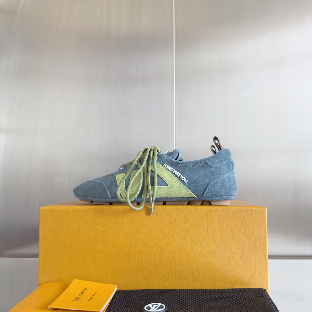 顶级版本:女款
LV路易威登 L家 驴牌 最新Sneakerina系列 情侣款 芭蕾运动鞋 德训鞋 休闲