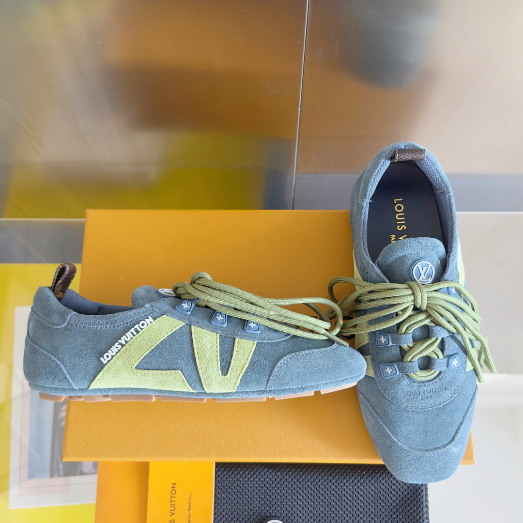 顶级版本:女款
LV路易威登 L家 驴牌 最新Sneakerina系列 情侣款 芭蕾运动鞋 德训鞋 休闲