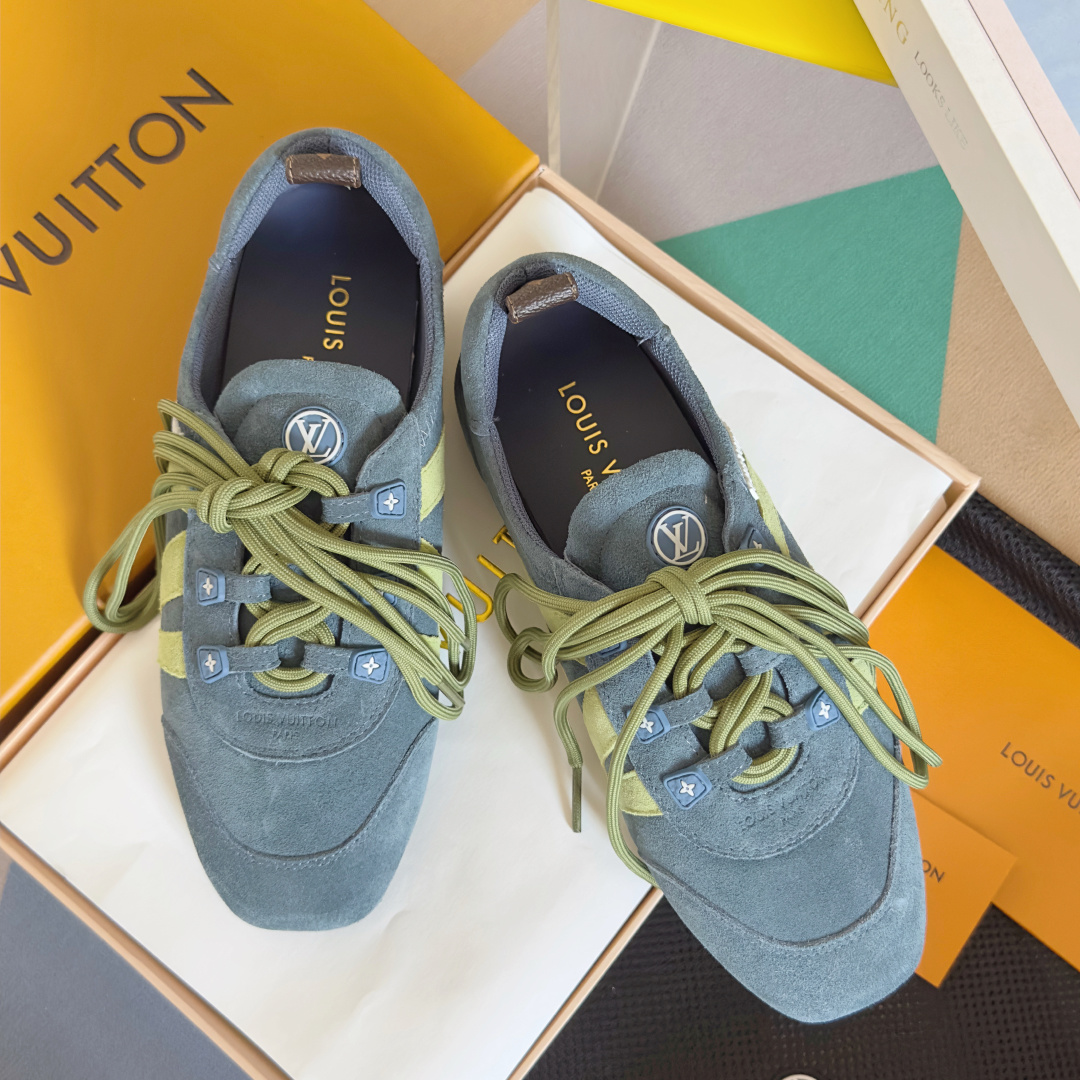 顶级版本:女款
LV路易威登 L家 驴牌 最新Sneakerina系列 情侣款 芭蕾运动鞋 德训鞋 休闲
