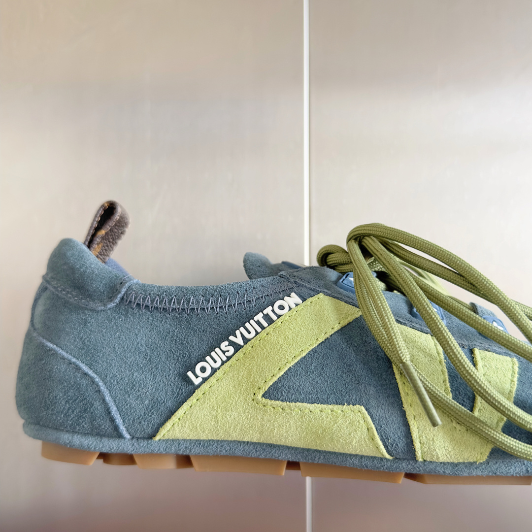 顶级版本:女款
LV路易威登 L家 驴牌 最新Sneakerina系列 情侣款 芭蕾运动鞋 德训鞋 休闲