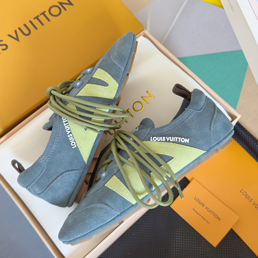 顶级版本:女款
LV路易威登 L家 驴牌 最新Sneakerina系列 情侣款 芭蕾运动鞋 德训鞋 休闲