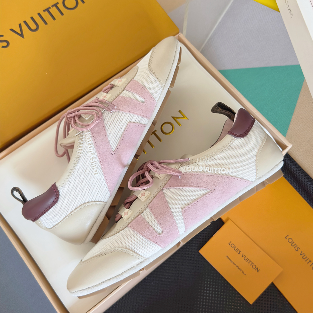 顶级版本:女款
LV路易威登 L家 驴牌 最新Sneakerina系列 情侣款 芭蕾运动鞋 德训鞋 休闲
