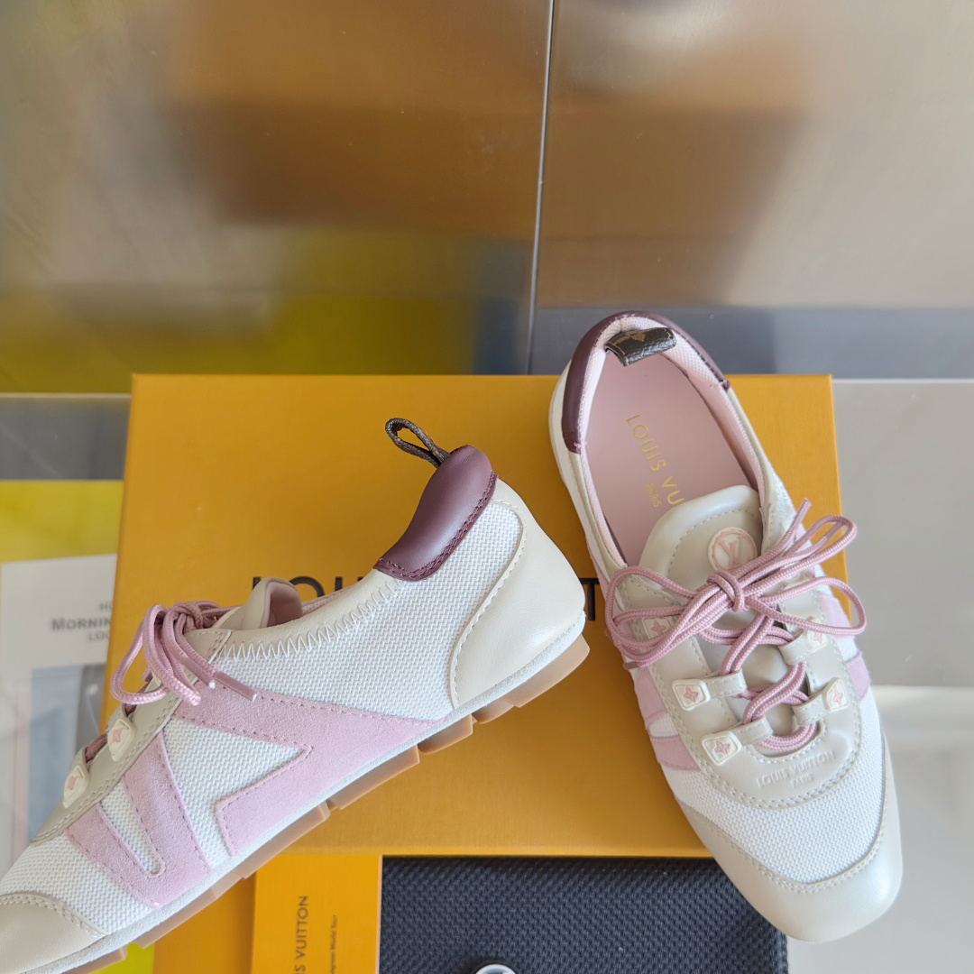 顶级版本:女款
LV路易威登 L家 驴牌 最新Sneakerina系列 情侣款 芭蕾运动鞋 德训鞋 休闲