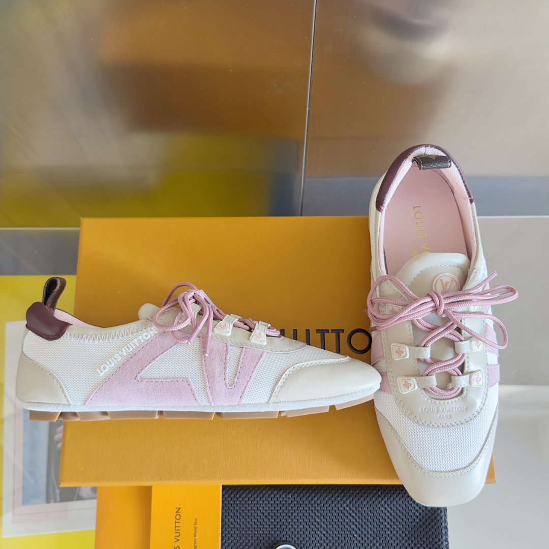 顶级版本:女款
LV路易威登 L家 驴牌 最新Sneakerina系列 情侣款 芭蕾运动鞋 德训鞋 休闲