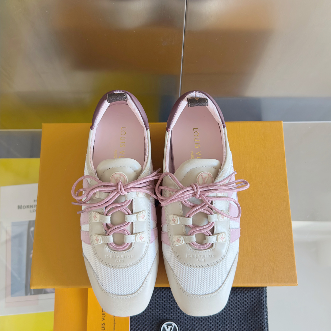 顶级版本:女款
LV路易威登 L家 驴牌 最新Sneakerina系列 情侣款 芭蕾运动鞋 德训鞋 休闲