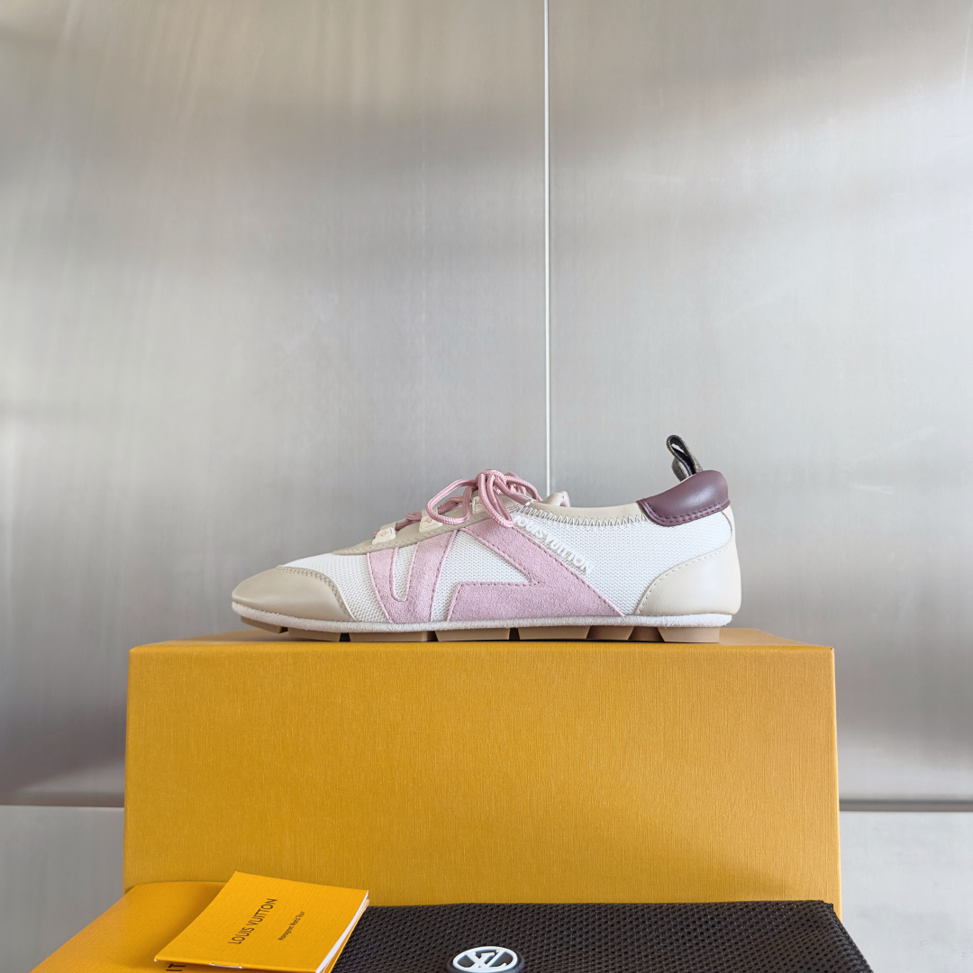 顶级版本:女款
LV路易威登 L家 驴牌 最新Sneakerina系列 情侣款 芭蕾运动鞋 德训鞋 休闲