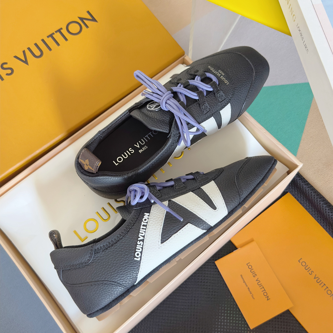顶级版本:女款
LV路易威登 L家 驴牌 最新Sneakerina系列 情侣款 芭蕾运动鞋 德训鞋 休闲
