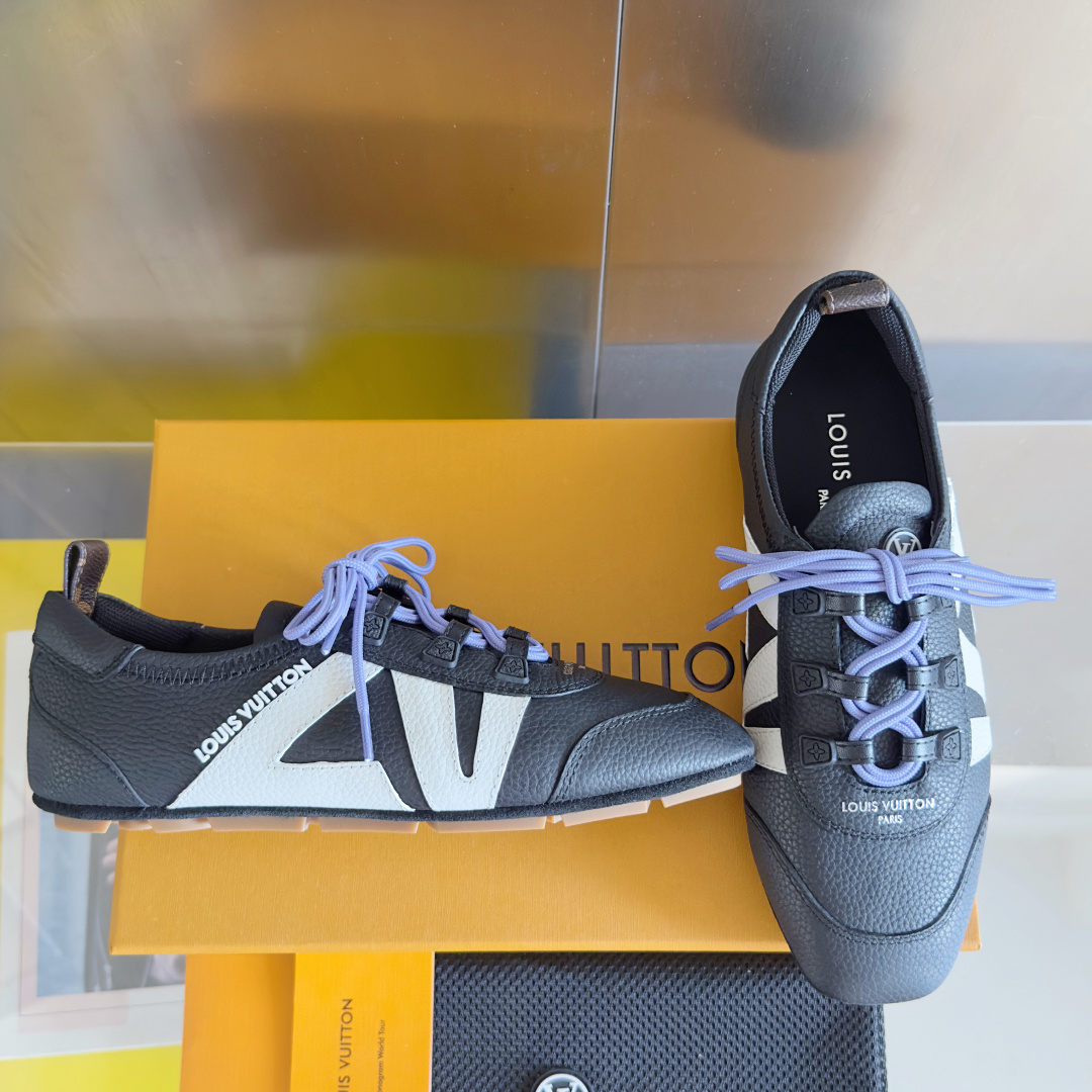 顶级版本:女款
LV路易威登 L家 驴牌 最新Sneakerina系列 情侣款 芭蕾运动鞋 德训鞋 休闲