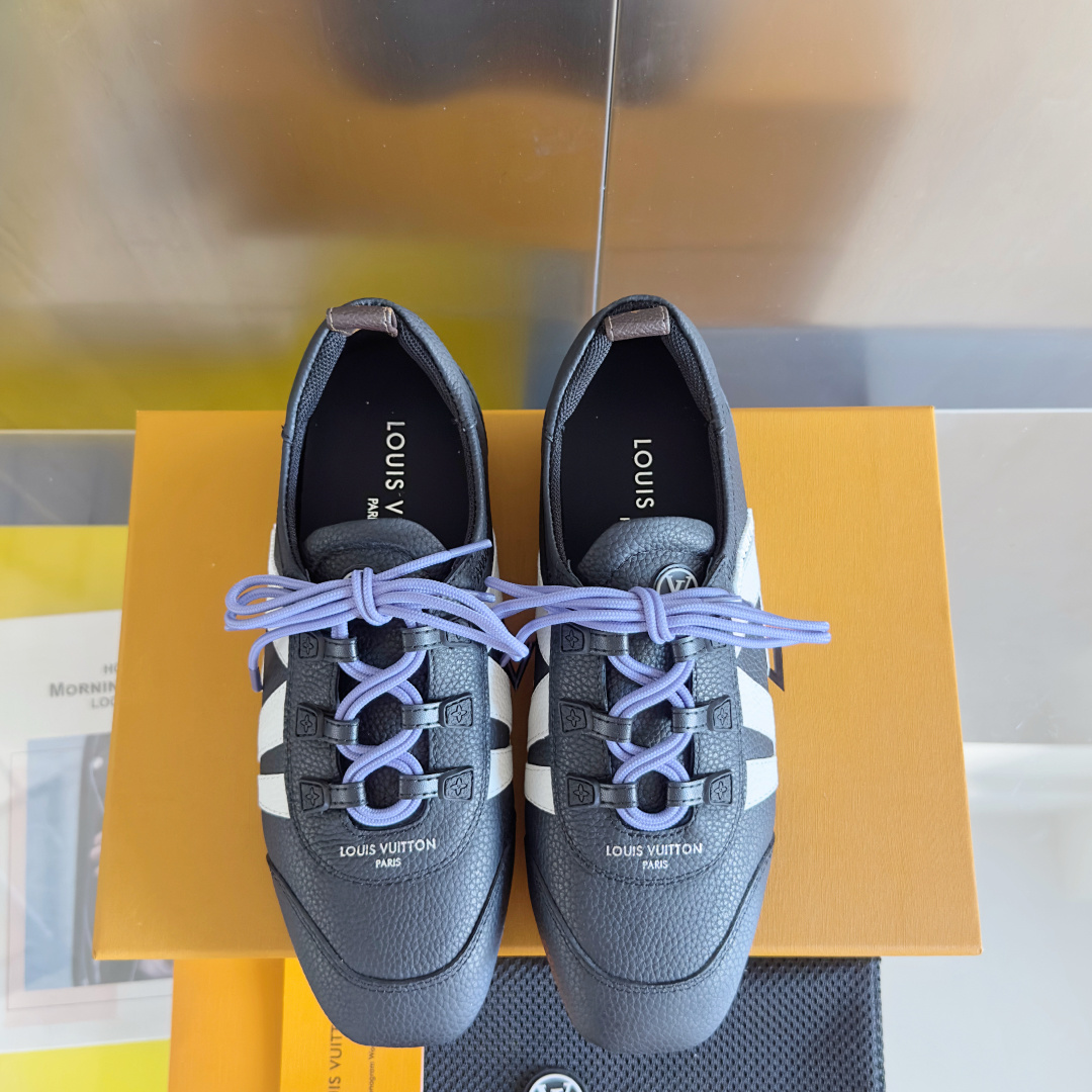 顶级版本:女款
LV路易威登 L家 驴牌 最新Sneakerina系列 情侣款 芭蕾运动鞋 德训鞋 休闲