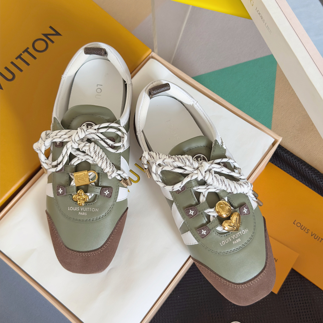 顶级版本:女款
LV路易威登 L家 驴牌 最新Sneakerina系列 情侣款 芭蕾运动鞋 德训鞋 休闲