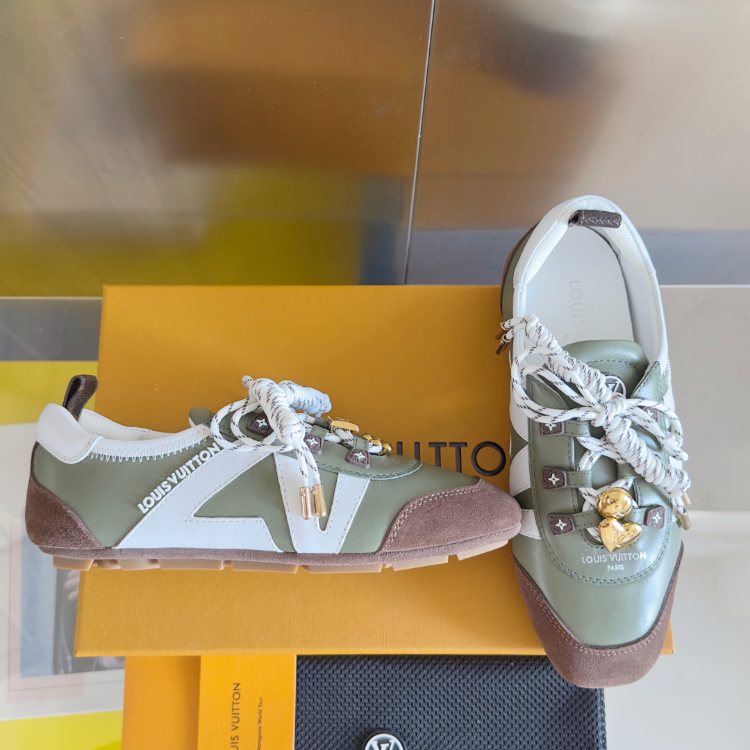 顶级版本:女款
LV路易威登 L家 驴牌 最新Sneakerina系列 情侣款 芭蕾运动鞋 德训鞋 休闲