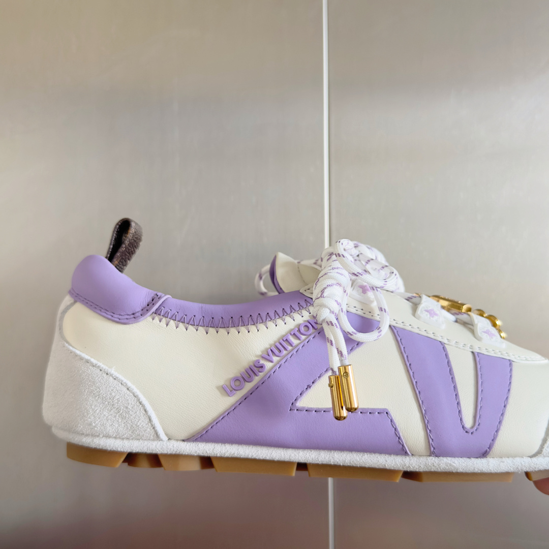顶级版本:女款
LV路易威登 L家 驴牌 最新Sneakerina系列 情侣款 芭蕾运动鞋 德训鞋 休闲