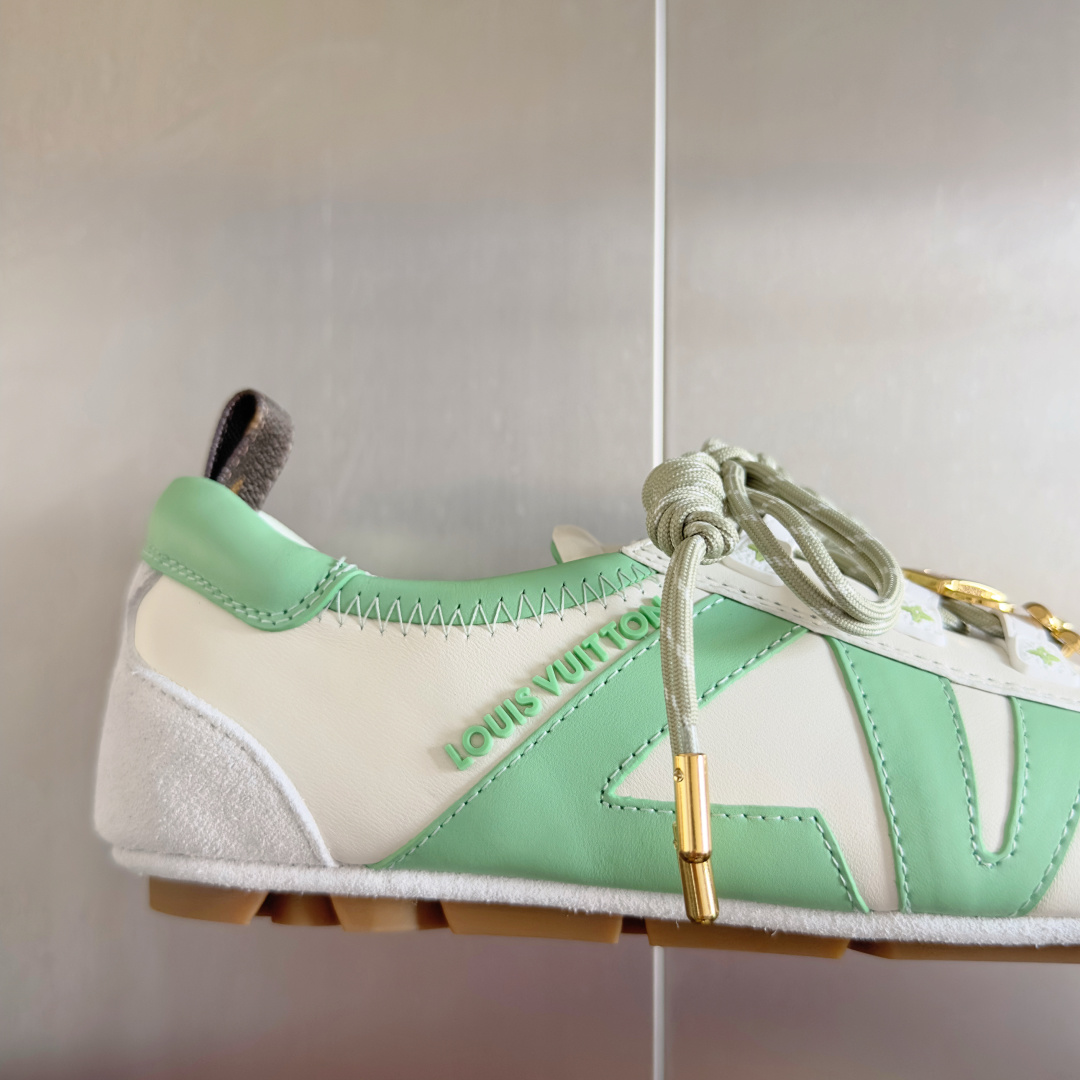 顶级版本:女款
LV路易威登 L家 驴牌 最新Sneakerina系列 情侣款 芭蕾运动鞋 德训鞋 休闲