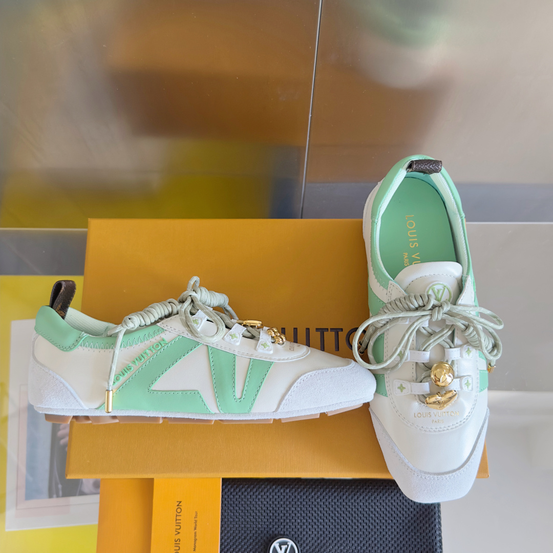 顶级版本:女款
LV路易威登 L家 驴牌 最新Sneakerina系列 情侣款 芭蕾运动鞋 德训鞋 休闲