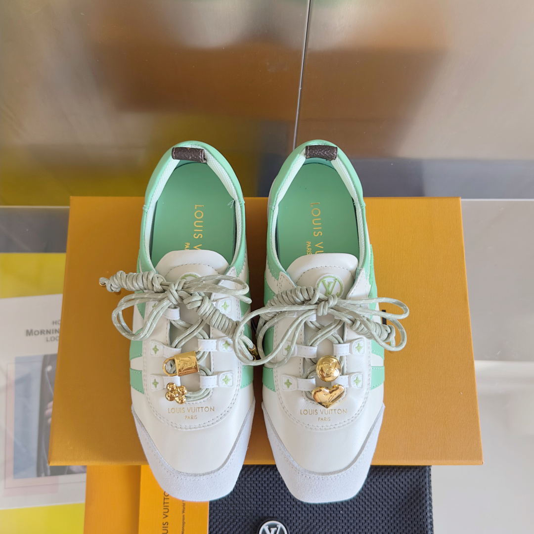 顶级版本:女款
LV路易威登 L家 驴牌 最新Sneakerina系列 情侣款 芭蕾运动鞋 德训鞋 休闲