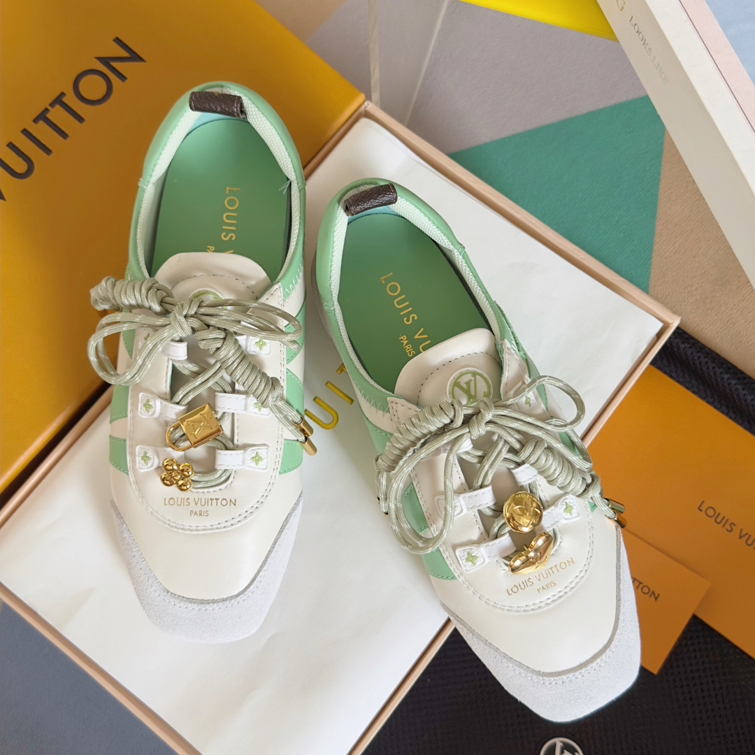 顶级版本:女款
LV路易威登 L家 驴牌 最新Sneakerina系列 情侣款 芭蕾运动鞋 德训鞋 休闲