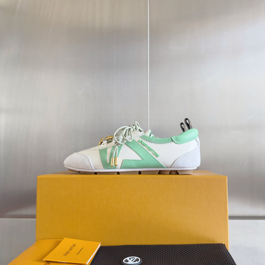 顶级版本:女款
LV路易威登 L家 驴牌 最新Sneakerina系列 情侣款 芭蕾运动鞋 德训鞋 休闲