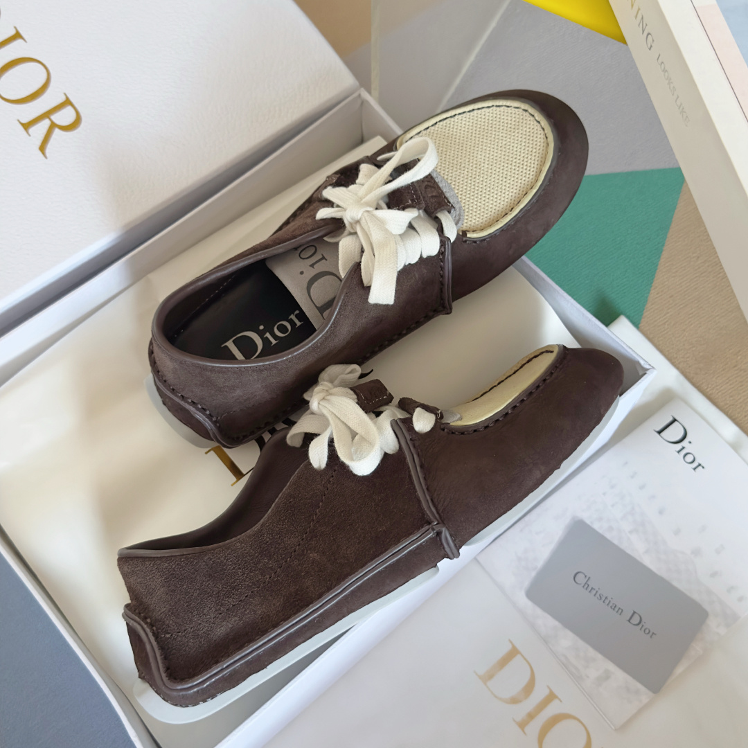 顶级版本:情侣款
Dior迪奥 Roadie 系列 走秀 情侣款 手工 休闲 运动鞋
原版购入开发 做货