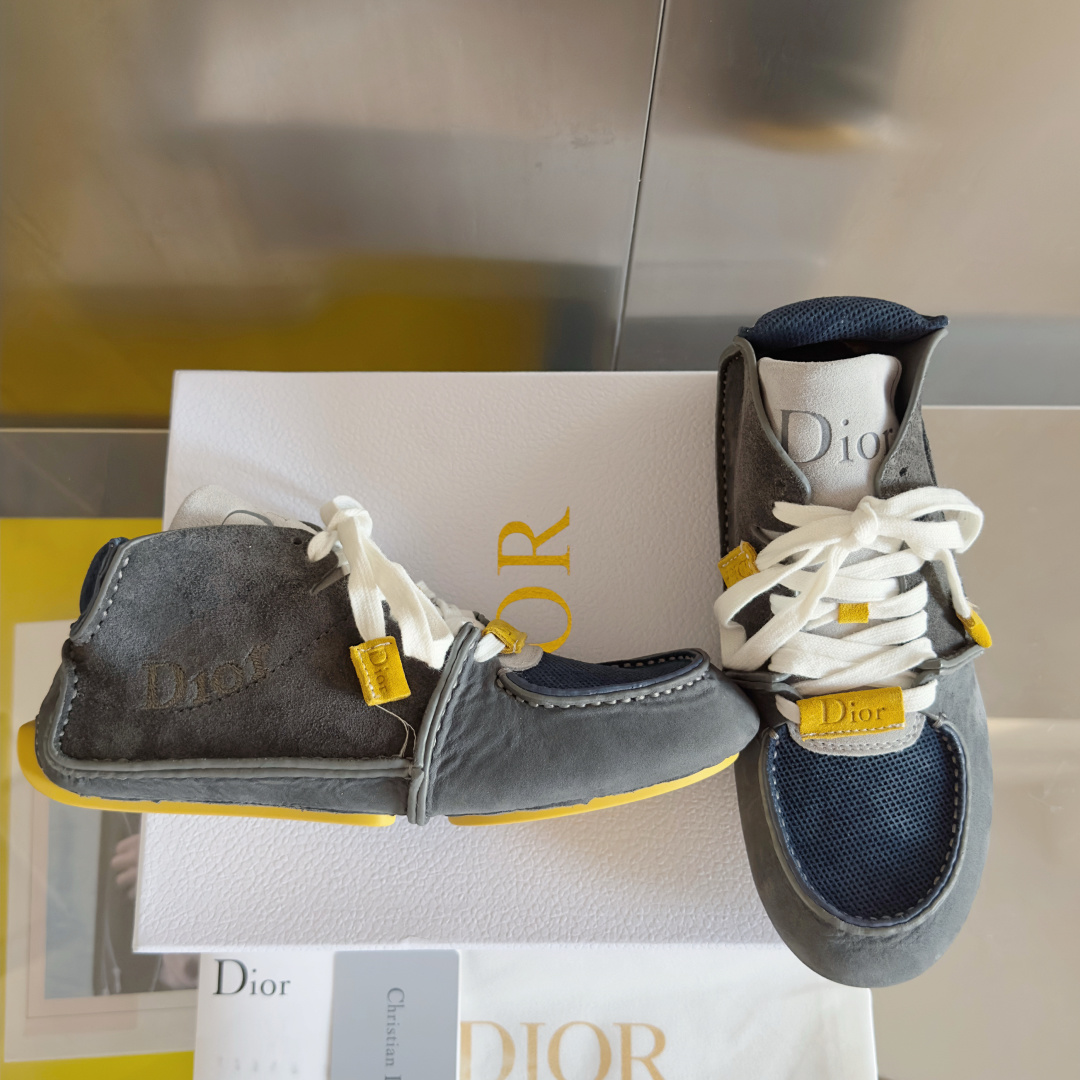 顶级版本:情侣款
Dior迪奥 Roadie 系列 走秀 情侣款 手工 休闲 运动鞋
原版购入开发 做货