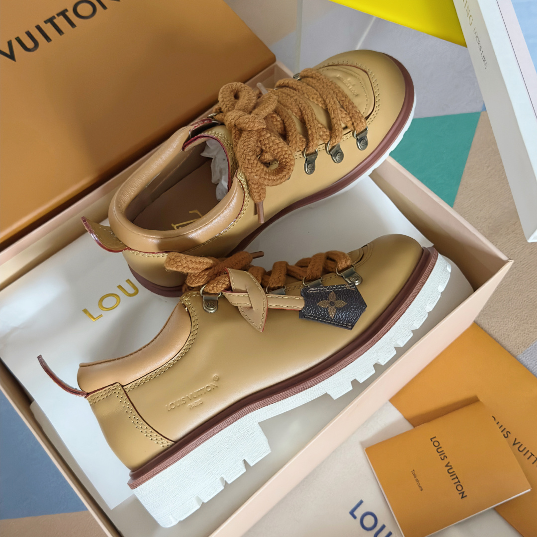顶级版本:情侣款
LV 路易威登 L家 驴牌 Remix系列 登山靴 系带 厚底 德比鞋
原版购入开发