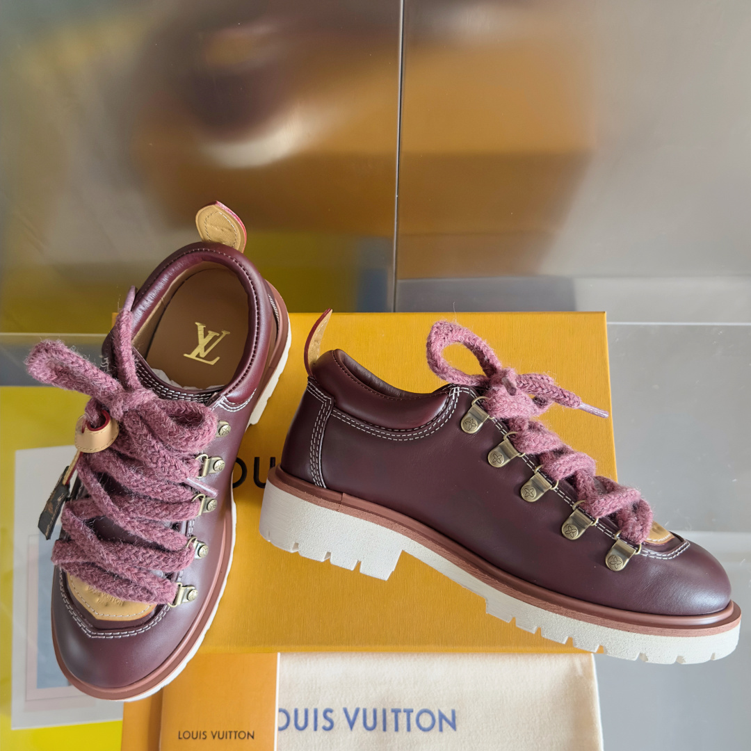 顶级版本:情侣款
LV 路易威登 L家 驴牌 Remix系列 登山靴 系带 厚底 德比鞋
原版购入开发