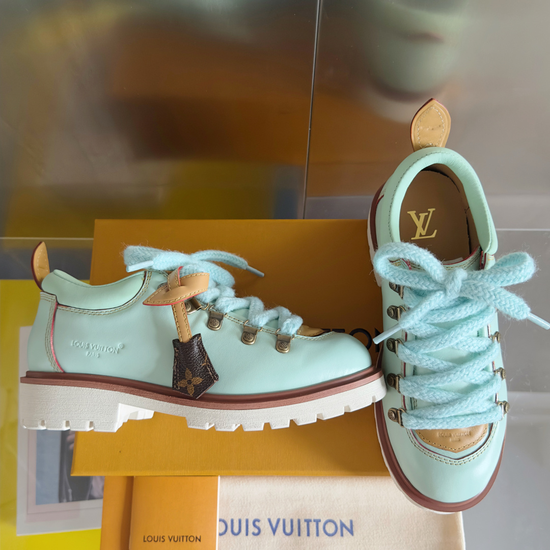 顶级版本:情侣款
LV 路易威登 L家 驴牌 Remix系列 登山靴 系带 厚底 德比鞋
原版购入开发