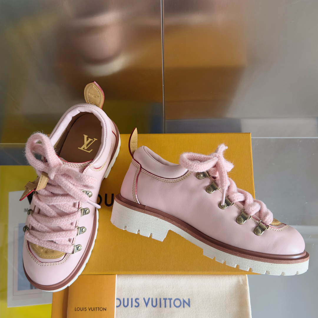 顶级版本:情侣款
LV 路易威登 L家 驴牌 Remix系列 登山靴 系带 厚底 德比鞋
原版购入开发