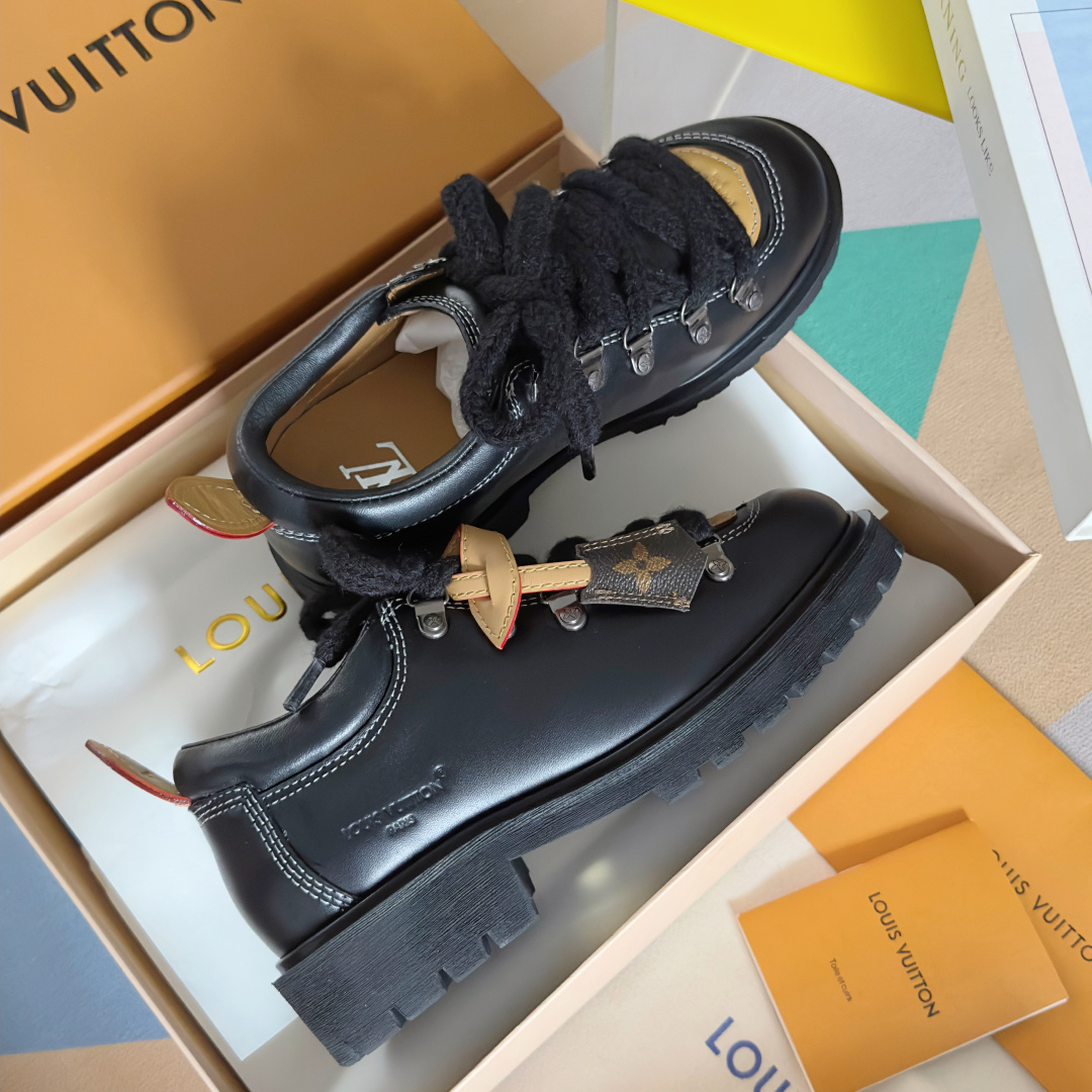 顶级版本:情侣款
LV 路易威登 L家 驴牌 Remix系列 登山靴 系带 厚底 德比鞋
原版购入开发