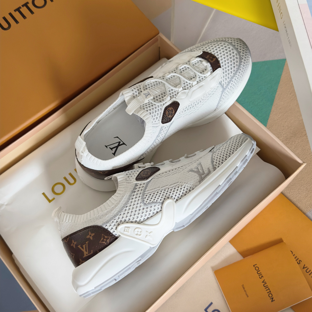 顶级版本:情侣款
LV 路易威登L家 驴牌 最新Olympia系列 情侣款 飞织 针织 休闲 运动鞋 跑
