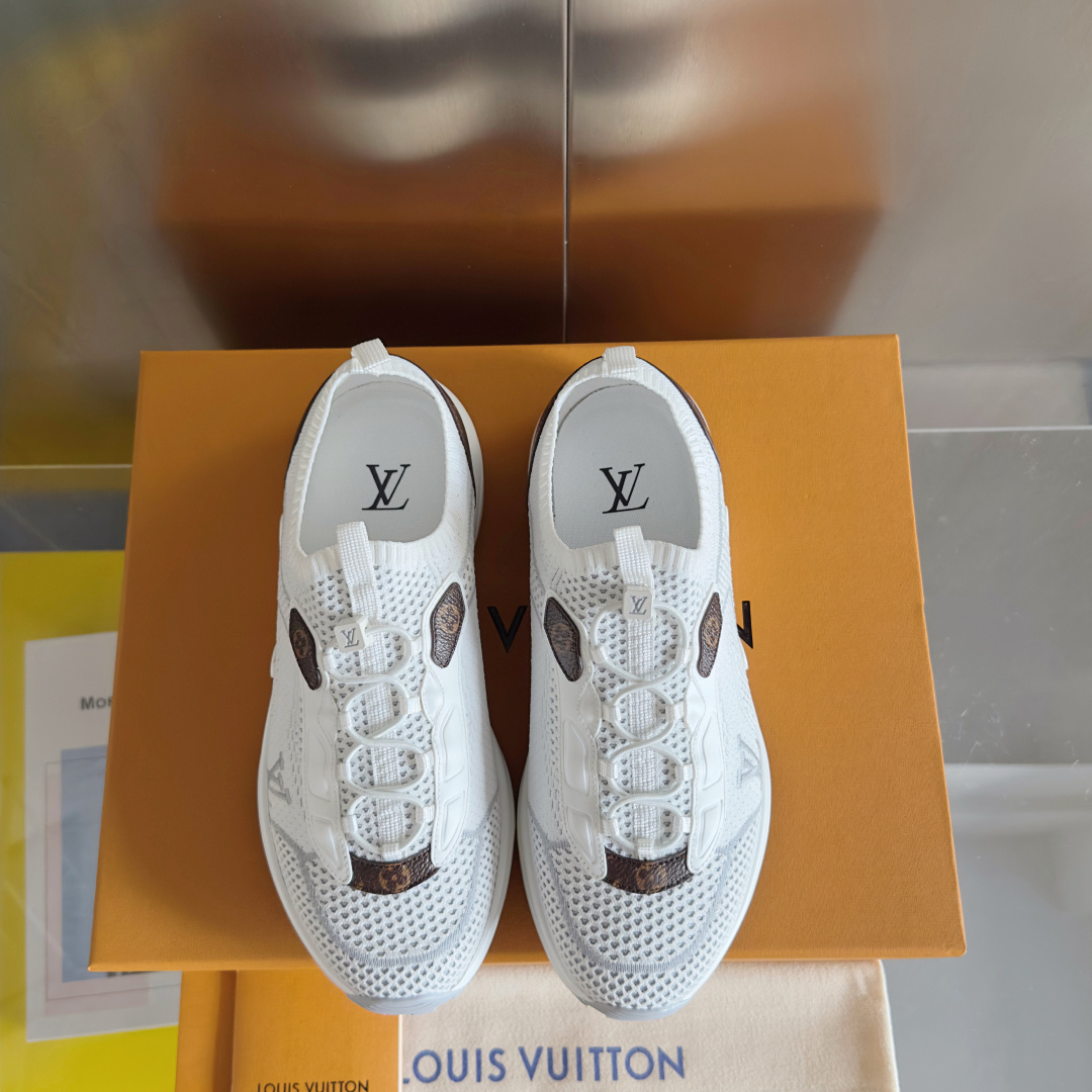 顶级版本:情侣款
LV 路易威登L家 驴牌 最新Olympia系列 情侣款 飞织 针织 休闲 运动鞋 跑