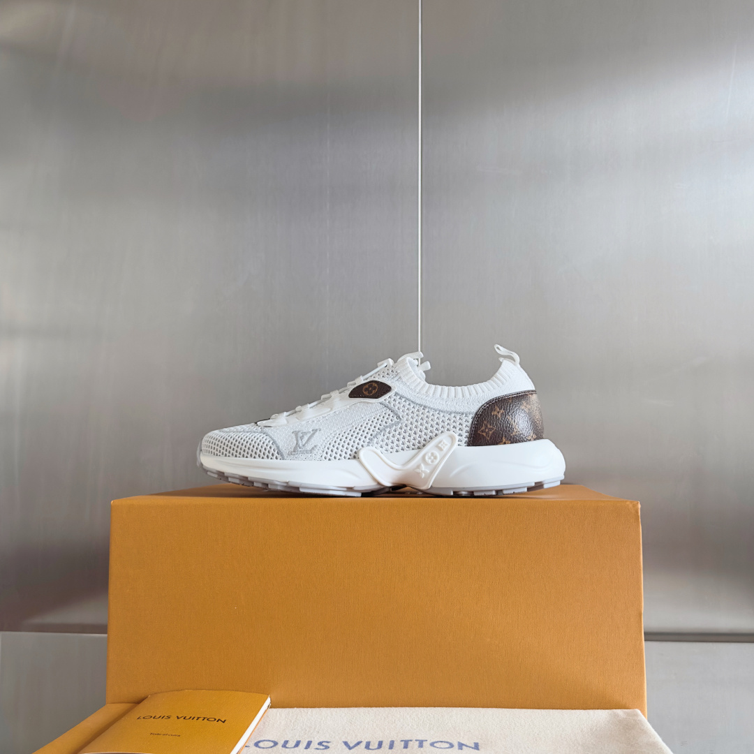 顶级版本:情侣款
LV 路易威登L家 驴牌 最新Olympia系列 情侣款 飞织 针织 休闲 运动鞋 跑