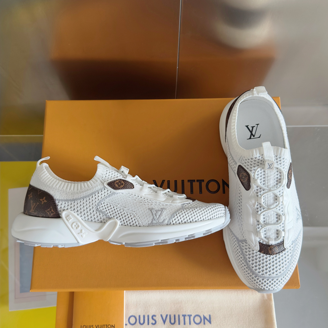 顶级版本:情侣款
LV 路易威登L家 驴牌 最新Olympia系列 情侣款 飞织 针织 休闲 运动鞋 跑