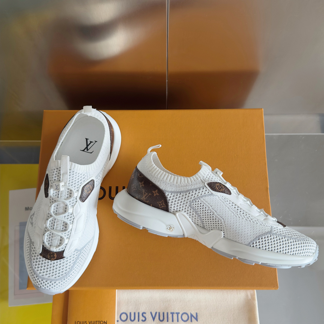 顶级版本:情侣款
LV 路易威登L家 驴牌 最新Olympia系列 情侣款 飞织 针织 休闲 运动鞋 跑