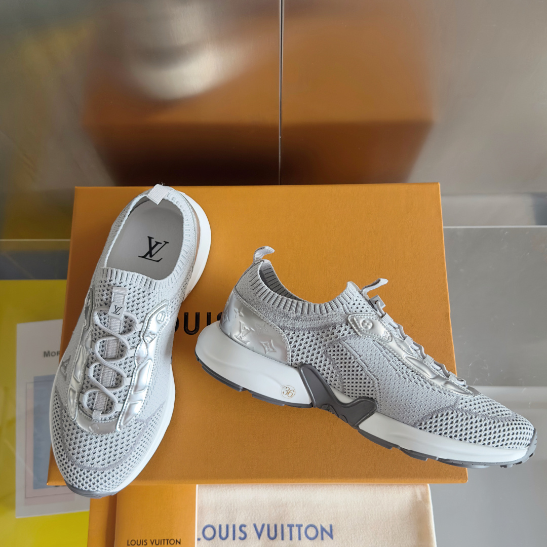 顶级版本:情侣款
LV 路易威登L家 驴牌 最新Olympia系列 情侣款 飞织 针织 休闲 运动鞋 跑