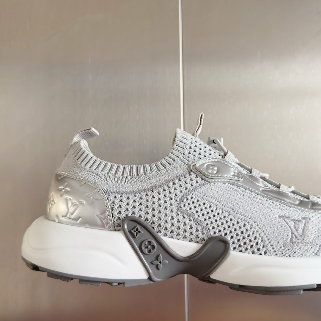 顶级版本:情侣款
LV 路易威登L家 驴牌 最新Olympia系列 情侣款 飞织 针织 休闲 运动鞋 跑