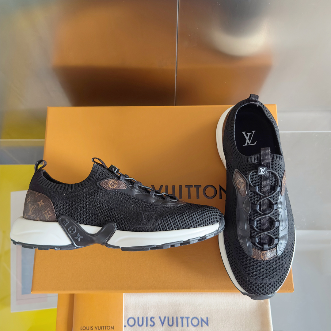 顶级版本:情侣款
LV 路易威登L家 驴牌 最新Olympia系列 情侣款 飞织 针织 休闲 运动鞋 跑