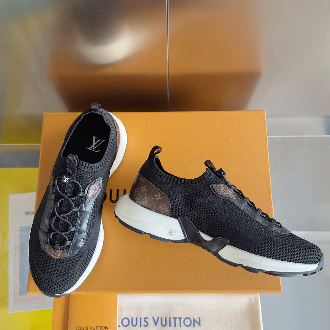 顶级版本:情侣款
LV 路易威登L家 驴牌 最新Olympia系列 情侣款 飞织 针织 休闲 运动鞋 跑