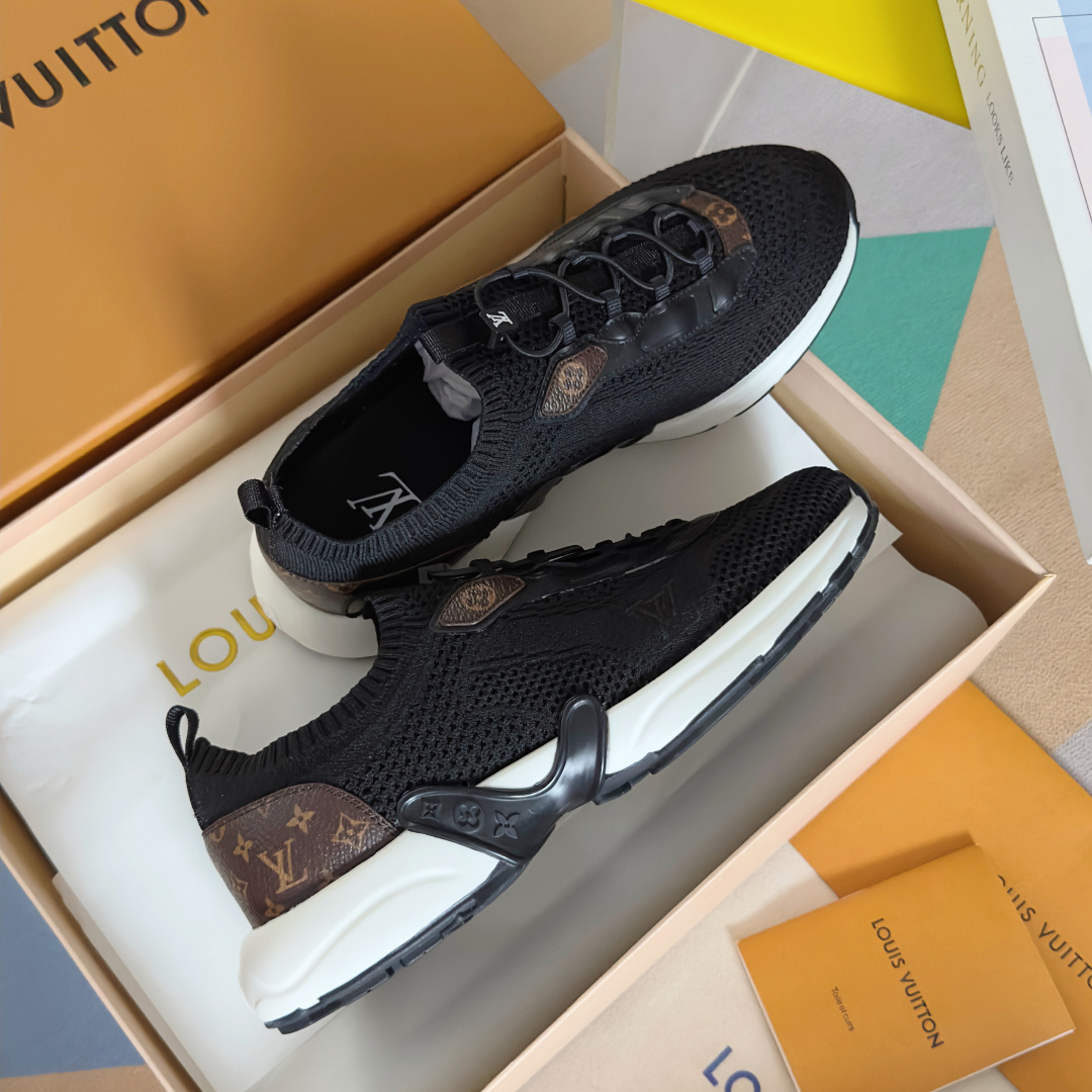 顶级版本:情侣款
LV 路易威登L家 驴牌 最新Olympia系列 情侣款 飞织 针织 休闲 运动鞋 跑
