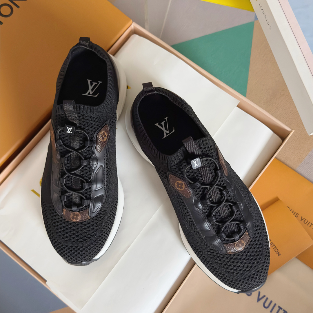 顶级版本:情侣款
LV 路易威登L家 驴牌 最新Olympia系列 情侣款 飞织 针织 休闲 运动鞋 跑