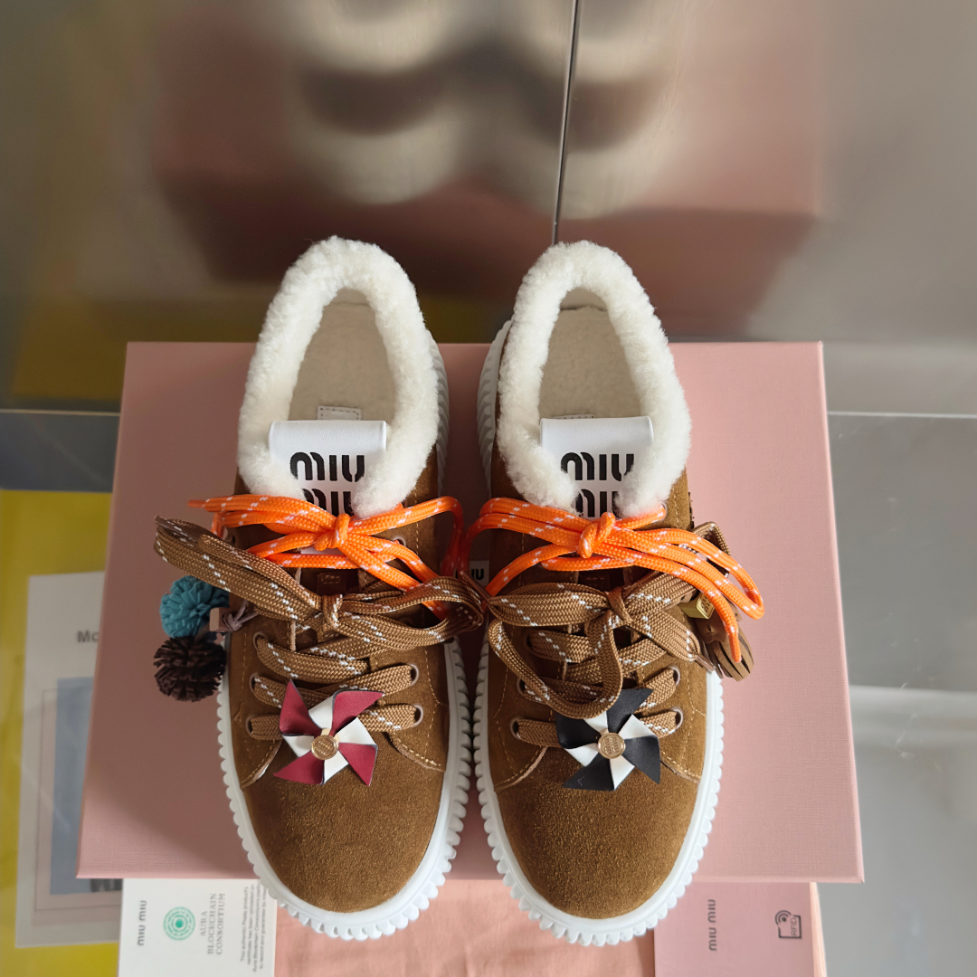 顶级版本：女款
MiuMiu缪缪 最新款 魔术贴 帆布 厚底 饼干鞋 休闲 运动鞋
原版购入开发 做货 