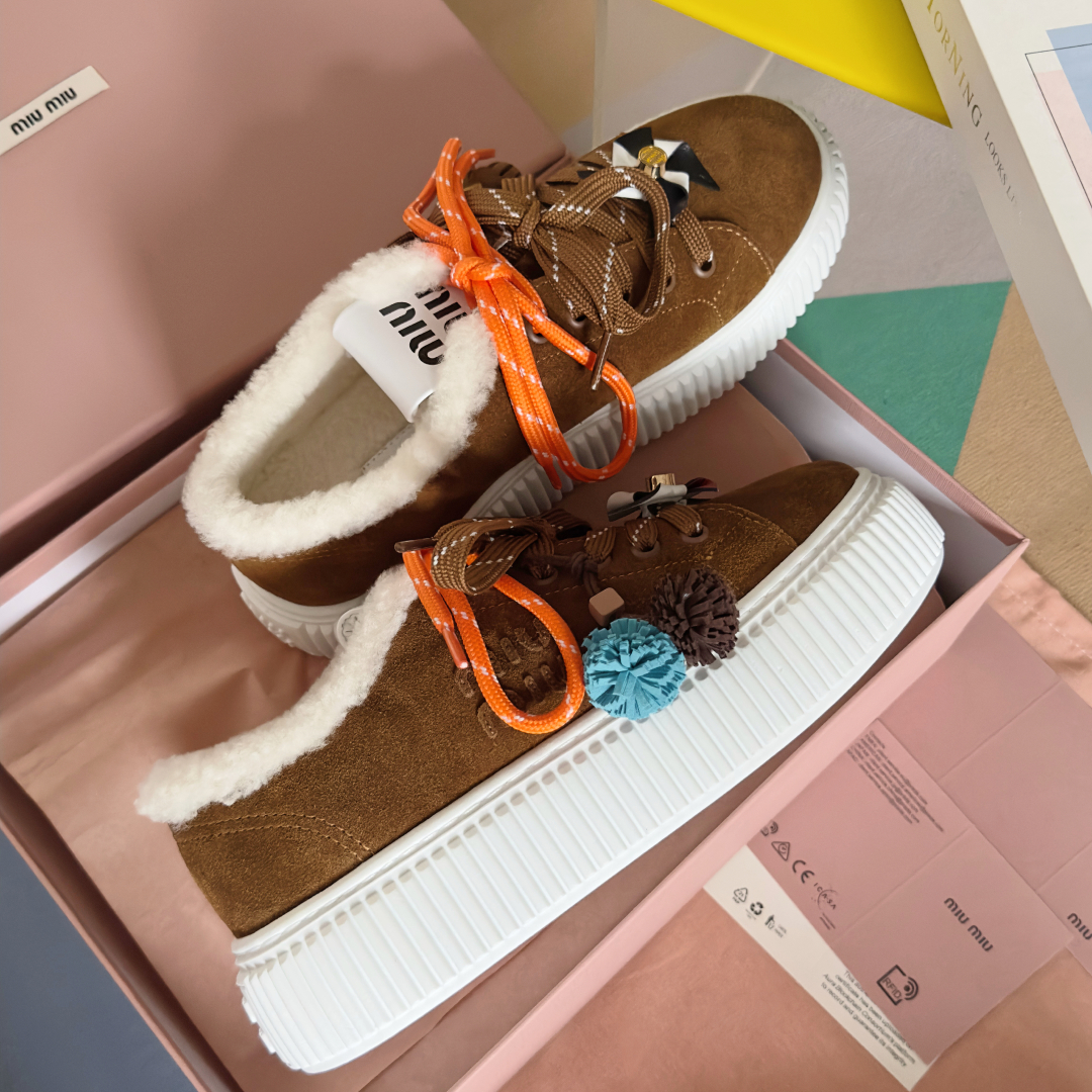 顶级版本：女款
MiuMiu缪缪 最新款 魔术贴 帆布 厚底 饼干鞋 休闲 运动鞋
原版购入开发 做货 