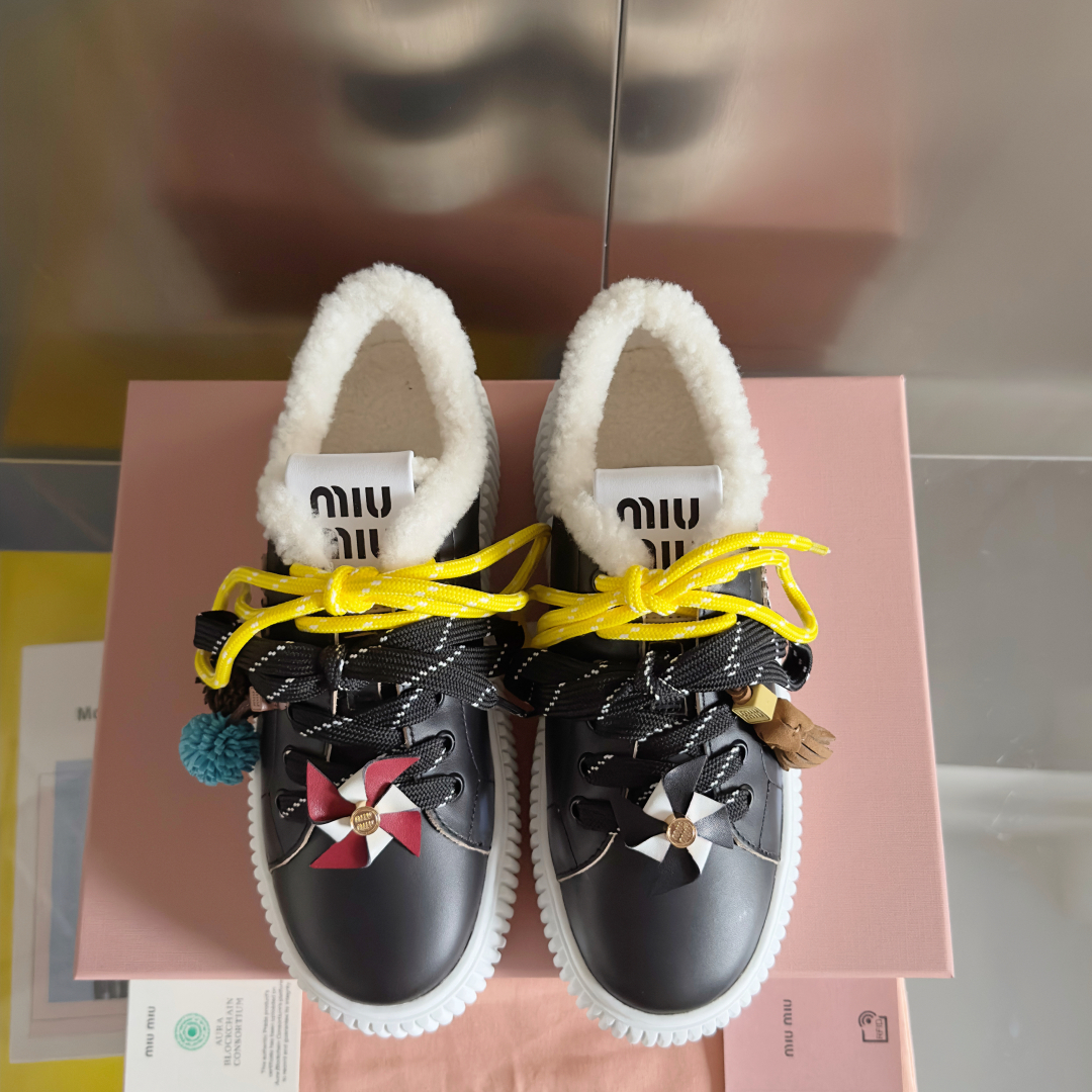 顶级版本：女款
MiuMiu缪缪 最新款 魔术贴 帆布 厚底 饼干鞋 休闲 运动鞋
原版购入开发 做货 